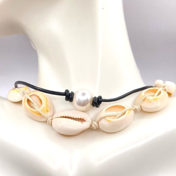 Set of 2 Natural cowrie shell and black cord necklace set - Picture 4 of 5